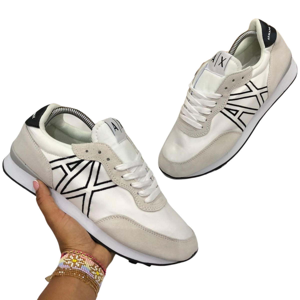 ARMANI EXCHANGE ZAPATOS HOMBRE: Elegancia y Estilo para Cada Ocasión En Onlineshoppingcenterg, sabemos que los Armani Exchange Zapatos Hombre son sinónimo de elegancia, calidad y modernidad. Si estás buscando un calzado que combine estilo y confort, estás en el lugar indicado. A continuación, te presentamos todo lo que necesitas saber para encontrar tus zapatos Armani ideales y realizar una compra exitosa.  ¿Por qué elegir ARMANI EXCHANGE ZAPATOS HOMBRE? 1. Diseño moderno y sofisticado Los zapatos Armani Exchange están diseñados para hombres que valoran la moda sin renunciar a la comodidad. La marca se caracteriza por su enfoque en las últimas tendencias, ofreciendo desde zapatillas Armani hombre casuales hasta zapatos Armani Exchange de correa más formales. Cualquiera que sea tu estilo, encontrarás opciones que se ajusten a tus necesidades.  2. Calidad garantizada Cada par de Armani Exchange zapatos está fabricado con materiales de alta calidad, lo que asegura durabilidad y resistencia. Ya sea que busques zapatillas Armani hombre precio accesible o zapatos Emporio Armani de lujo, puedes confiar en que obtendrás un producto que vale cada centavo.  3. Variedad de estilos Desde tenis Armani Exchange hombre hasta zapatillas Emporio Armani hombre, en nuestra tienda Onlineshoppingcenterg ofrecemos una amplia gama de opciones para diferentes ocasiones. Ya sea para una reunión casual o un evento formal, los zapatos Armani están diseñados para hacerte destacar.